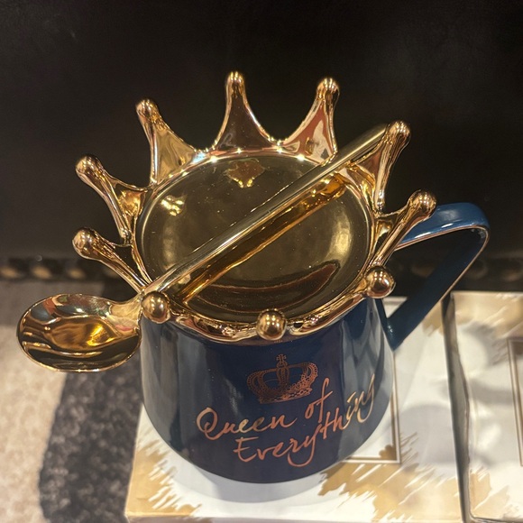Queen of Everything Blue and Gold Mug Set - Picture 2 of 4